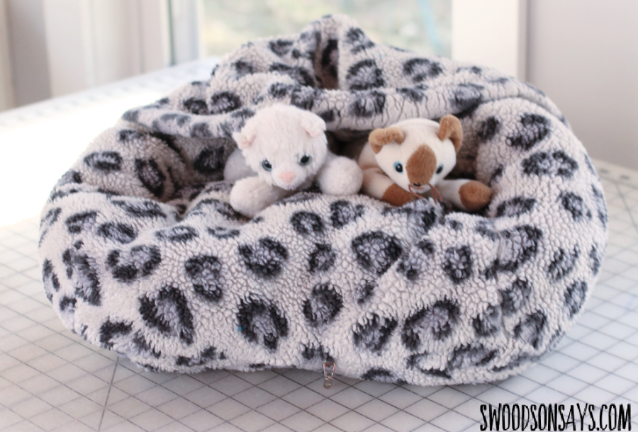 Cat Bed - Hoodie