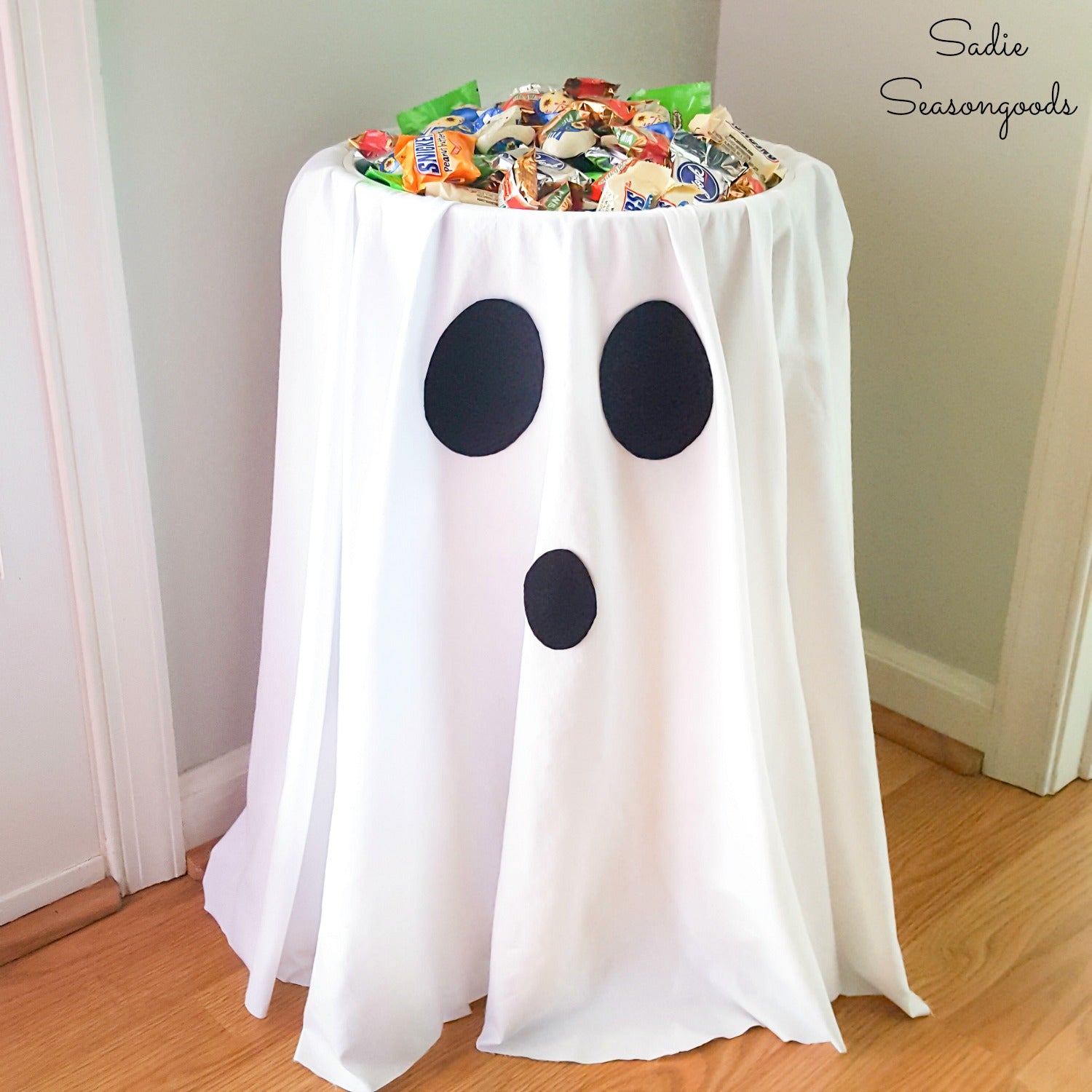 Candy Bowl Holder - Sewing Bucket