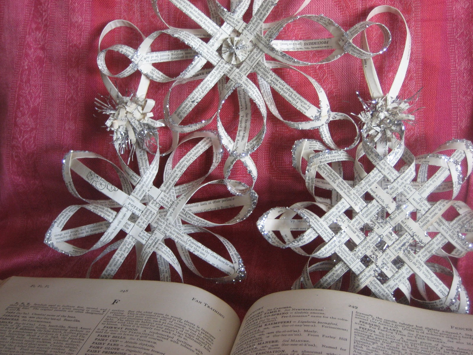 Woven Star - Newspaper